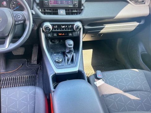 Used 2022 Toyota RAV4 XLE w/ Convenience Package image 11