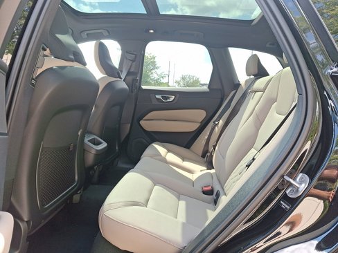 New 2026 Volvo XC60 B5 Core w/ Climate Package image 8