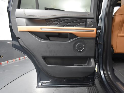 Used 2024 Ford Expedition Platinum image 39