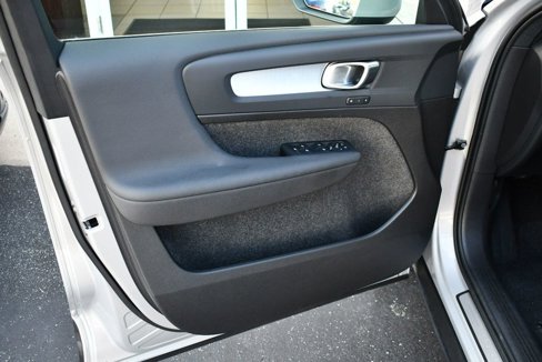 Used 2025 Volvo XC40 B5 Core image 37