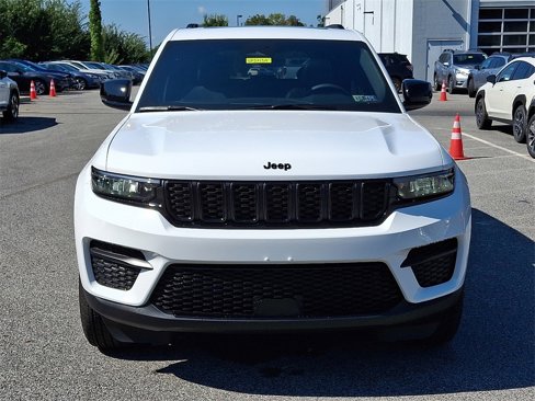 Used 2025 Jeep Grand Cherokee Altitude image 2