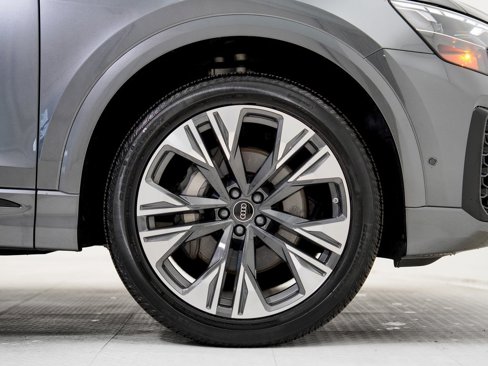 Certified 2025 Audi Q8 Premium Plus image 26