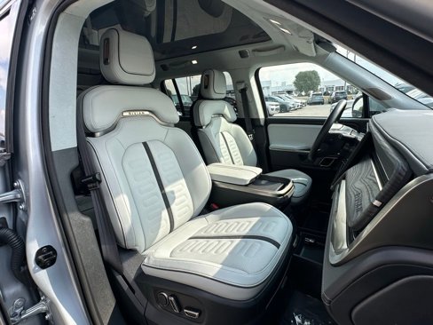 Used 2023 Rivian R1S Adventure image 48