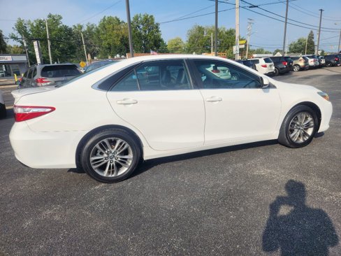 Used 2016 Toyota Camry LE image 4