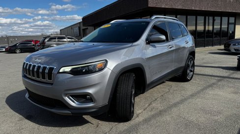 Used 2020 Jeep Cherokee Limited w/ Luxury Group image 3