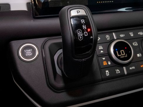 New 2025 Land Rover Defender 130 X-Dynamic SE image 27