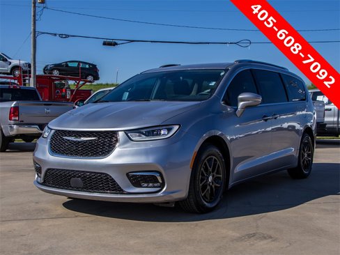 Used 2021 Chrysler Pacifica Touring-L image 2