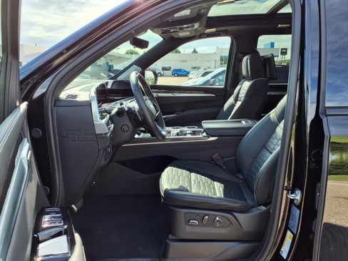 Used 2025 Cadillac Escalade V image 18