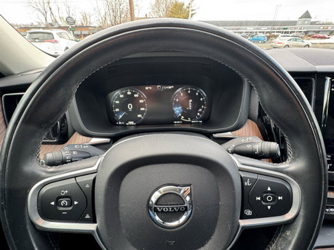 Used 2021 Volvo XC60 T5 Momentum w/ Premium Package image 7