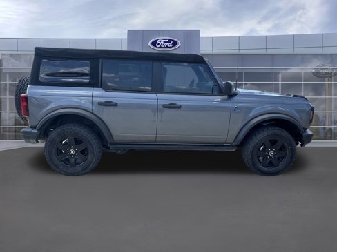 Used 2022 Ford Bronco Black Diamond image 6