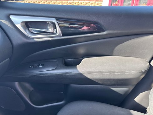 Used 2019 Nissan Pathfinder SV image 22