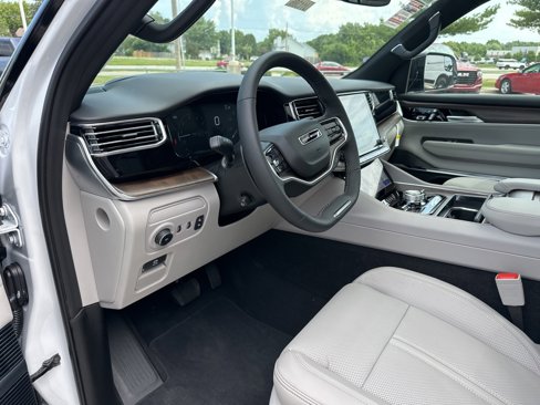 New 2025 Jeep Grand Wagoneer 4WD image 58