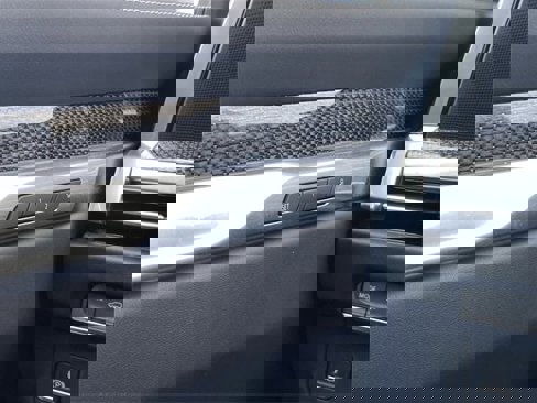 Certified 2025 Cadillac Escalade ESV V image 27