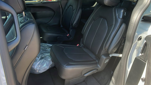 New 2026 Chrysler Pacifica Select image 20
