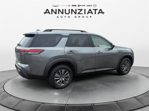 Used 2025 Nissan Pathfinder SV image 5