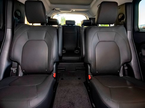 New 2025 Land Rover Defender 130 X-Dynamic SE image 48