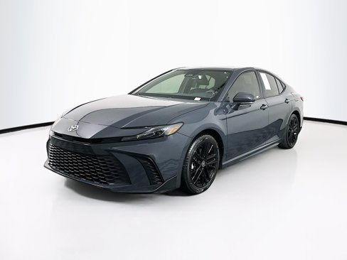 Used 2025 Toyota Camry SE image 3