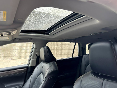 Used 2020 Toyota Highlander Limited image 11