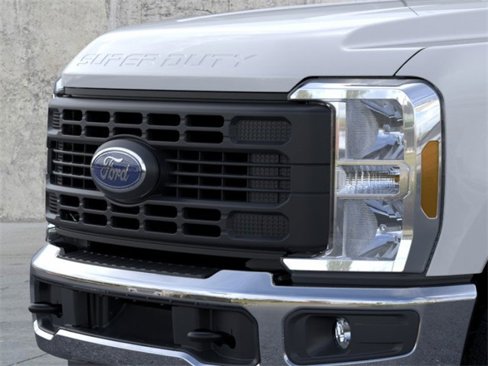 New 2026 Ford F250 XL w/ XL Chrome Package image 17