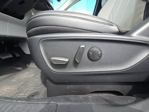 Used 2025 Ford Escape Platinum w/ Premium Technology Package image 21