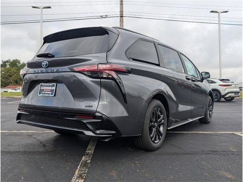 New 2025 Toyota Sienna XSE image 7