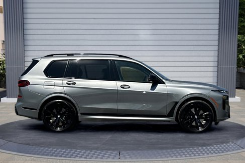 New 2026 BMW X7 M60i image 3