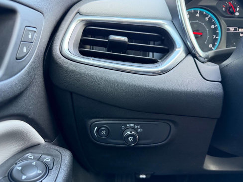 Used 2020 Chevrolet Equinox LS image 14