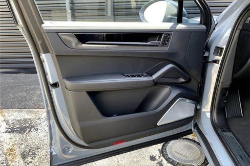 New 2026 Porsche Cayenne GTS image 27