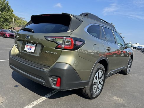 Used 2022 Subaru Outback Premium image 9
