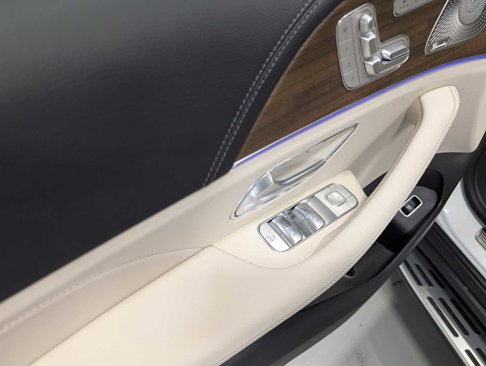 New 2026 Mercedes-Benz GLS 580 4MATIC image 36