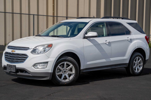 Used 2017 Chevrolet Equinox LT w/ Driver Confidence Package II image 4