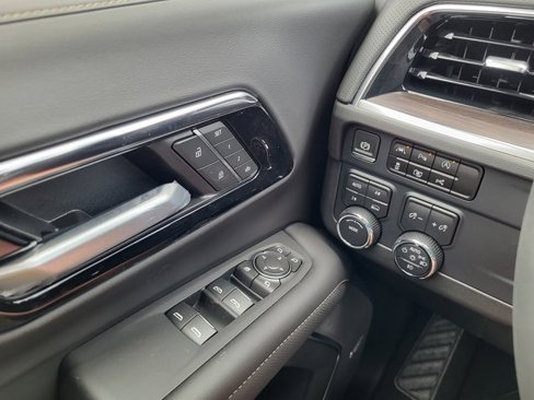 New 2025 Chevrolet Suburban Premier image 23