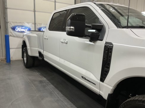 Used 2025 Ford F350 Platinum image 4