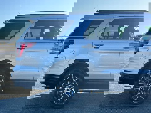 Used 2018 Ford Explorer Sport w/ Equipment Group 401A image 8