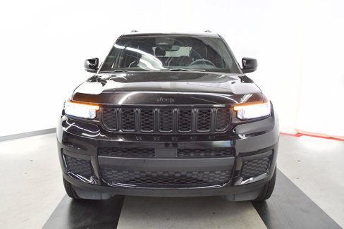 Used 2024 Jeep Grand Cherokee L Laredo image 3