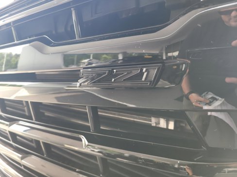Used 2024 Chevrolet Silverado 2500 LT w/ Midnight Edition image 3