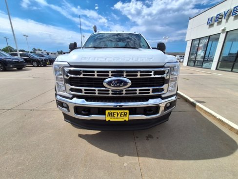 New 2025 Ford F550 4x4 Crew Cab image 3