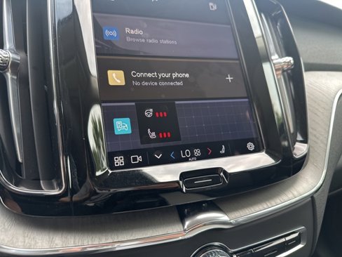Certified 2025 Volvo XC60 B5 Plus image 29
