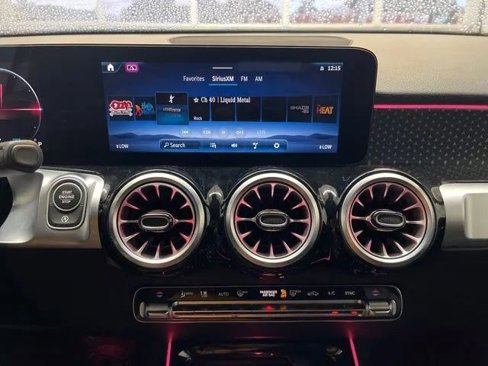 Used 2024 Mercedes-Benz GLB 250 4MATIC image 18