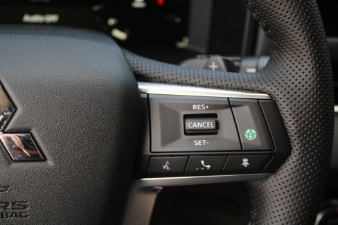 New 2025 Mitsubishi Outlander SE image 22