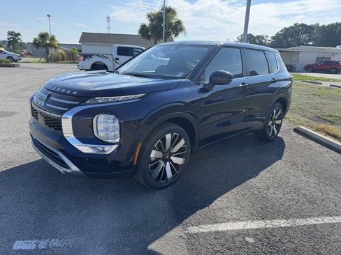 New 2025 Mitsubishi Outlander SE image 3