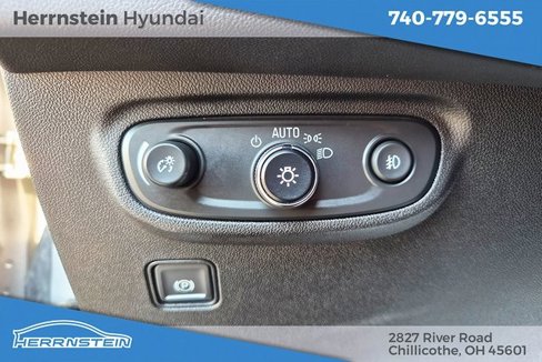 Used 2024 GMC Terrain SLT image 19