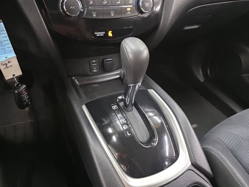Used 2016 Nissan Rogue S w/ Appearance Package image 18