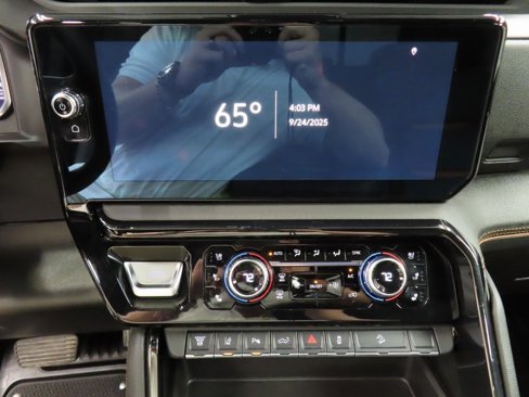 Used 2025 GMC Sierra 2500 AT4 image 13
