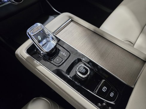 New 2026 Volvo XC90 B5 Plus image 12