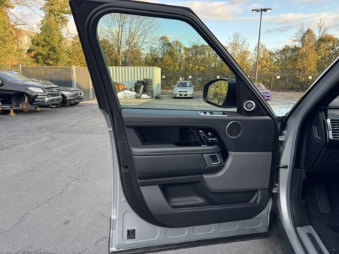 Used 2018 Land Rover Range Rover HSE image 18