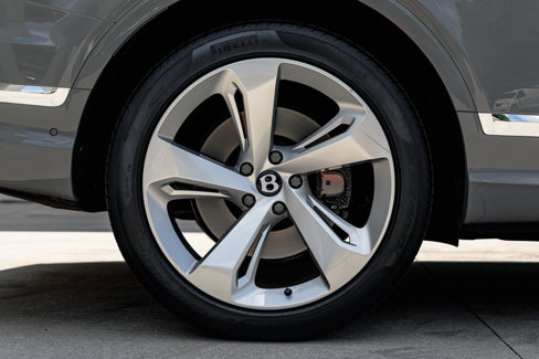 Used 2024 Bentley Bentayga image 8