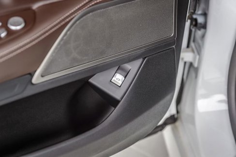 Used 2021 BMW 740i xDrive w/ M Sport Package image 53