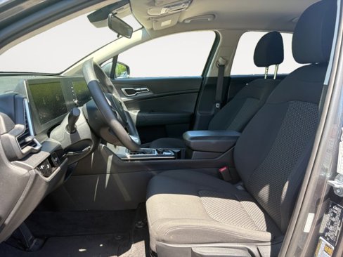 Used 2023 Kia Sportage LX image 9