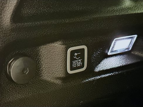 Used 2024 Jeep Grand Cherokee L Limited w/ Luxury Tech Group II image 33